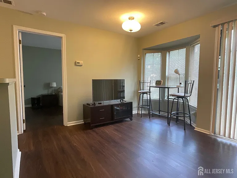 36 Lear Ct — Photo 2