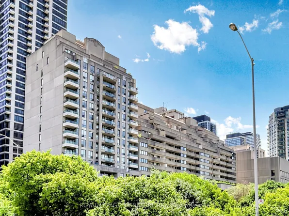 388 Bloor St E #1801, Toronto, ON M4W 3W9