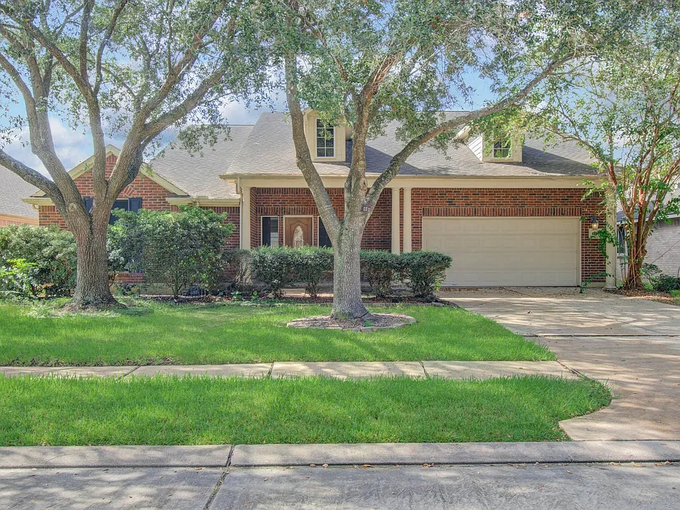 17611 Emerald Garden Ln