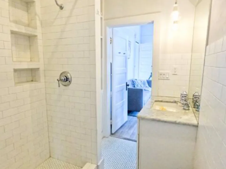 2121 Marengo St #4 — Photo 10