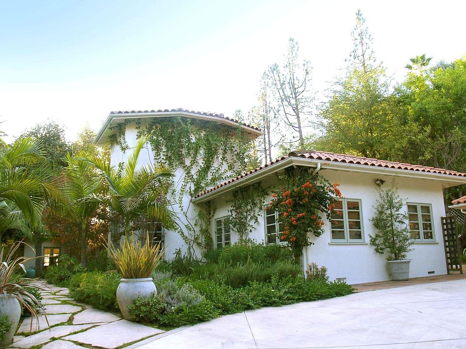 1st image of 5675 Valley Oak Dr