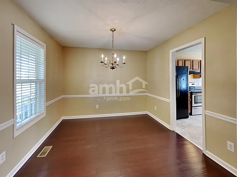 115 Crenshaw Dr — Photo 7