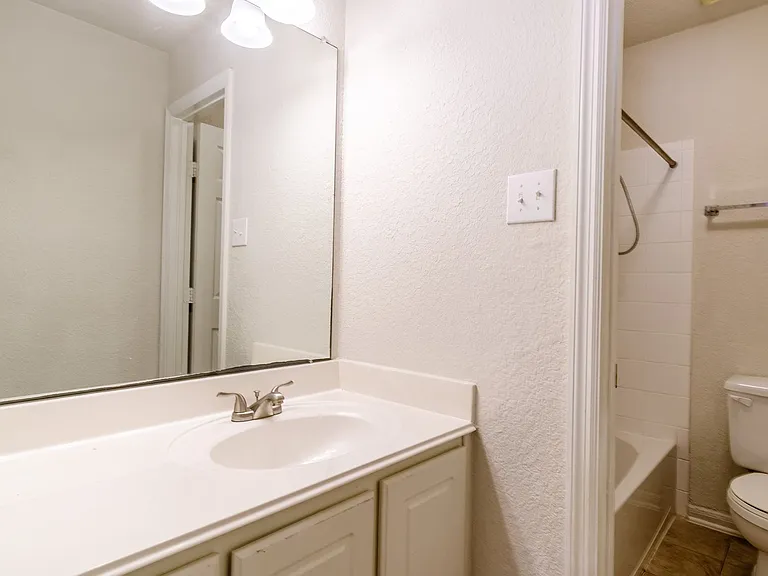 2918 Five Oaks Dr — Photo 19