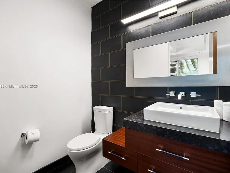 300 Royal Plaza Dr — Photo 16