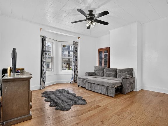 2nd image of 141 Kearney St