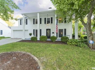 217 W Hollyridge Cir, Peoria, IL 61614