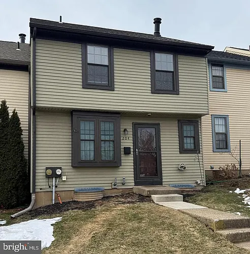 204 Livingston Ct Photo 1