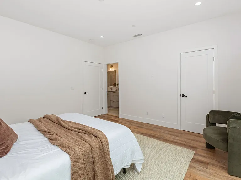 243 Dahlia Ave — Photo 19