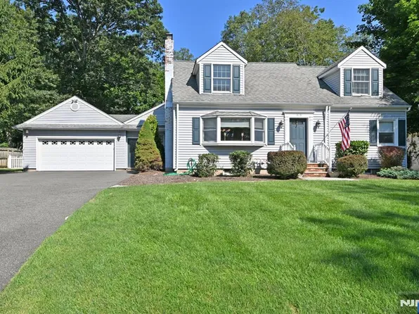 319 Sunset Blvd, Wyckoff, NJ 07481