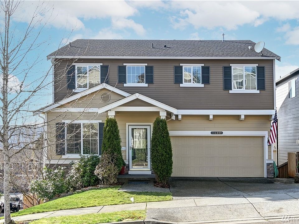 Attractive and well maintained DR Horton resale in Skyline Heights is located close to downtown Duvall.