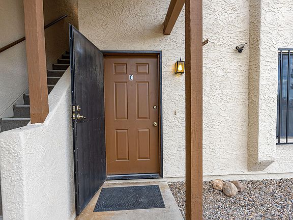 2nd image of 4220 Avenida Palermo APT C