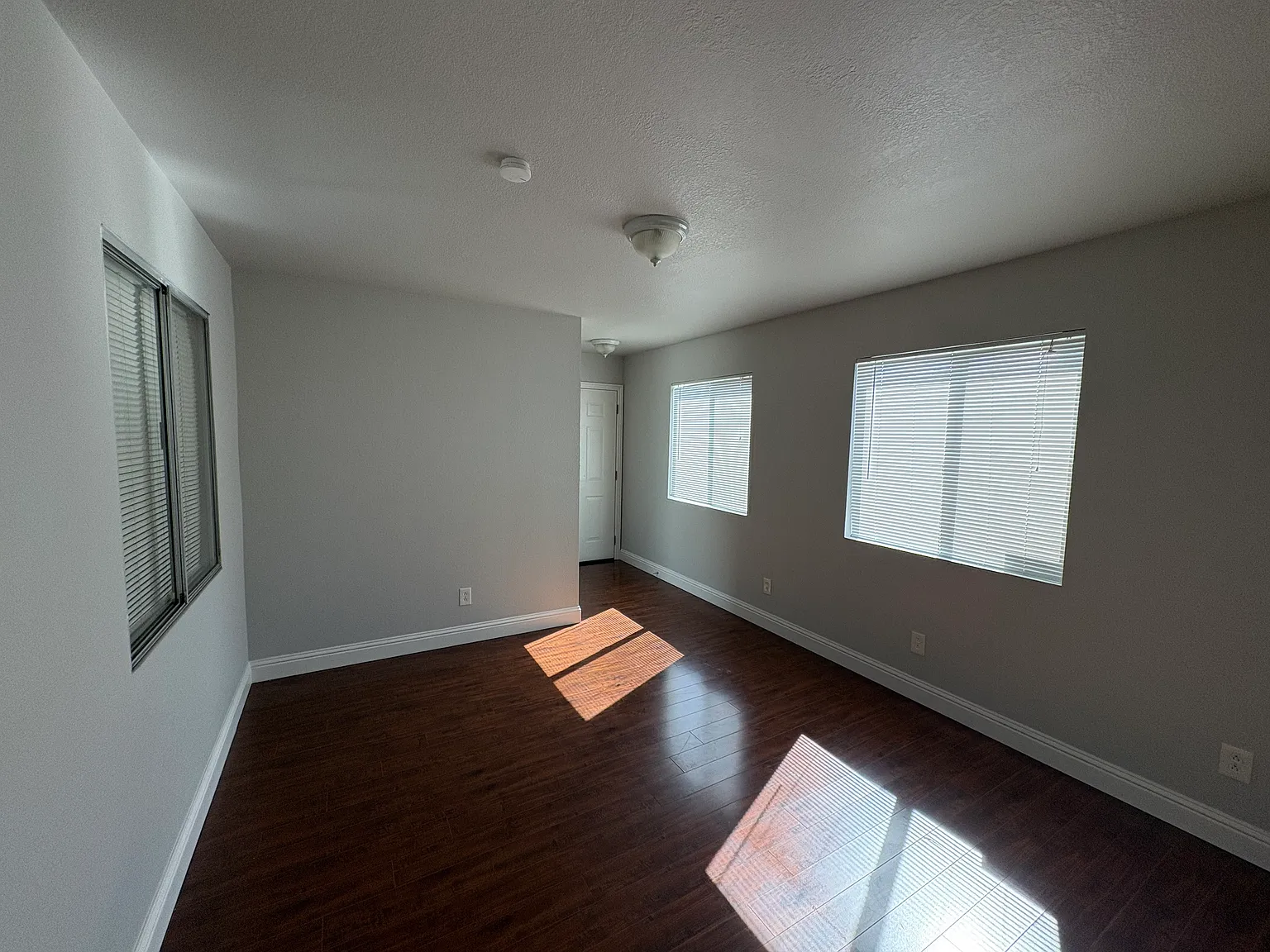 3 bed, 1380 sqft, $3,500 — Photo 1