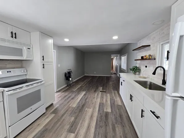 119 Cotillion Ln, North Fort Myers, FL 33903