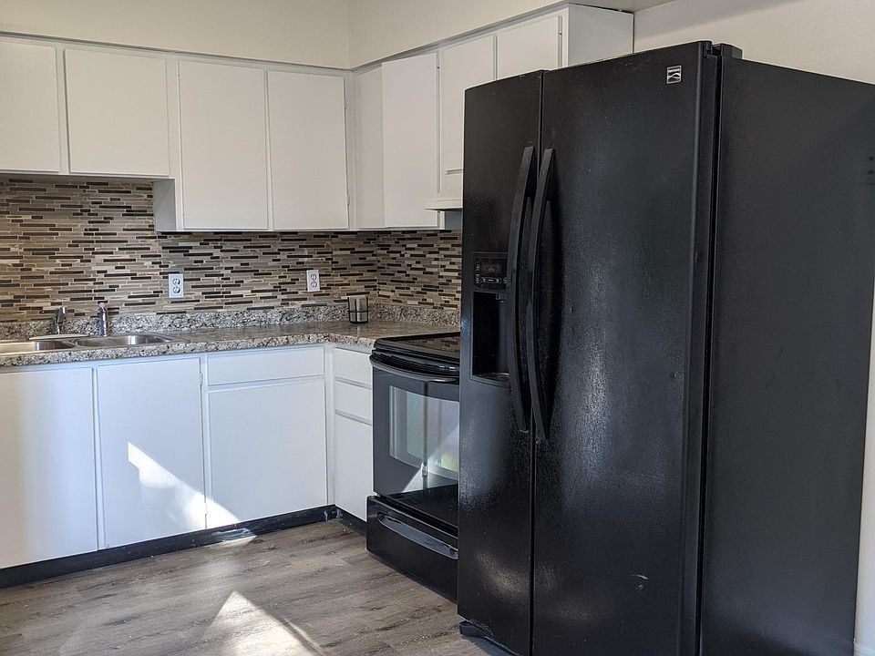 1st image of 828 NE 5th Ave #1