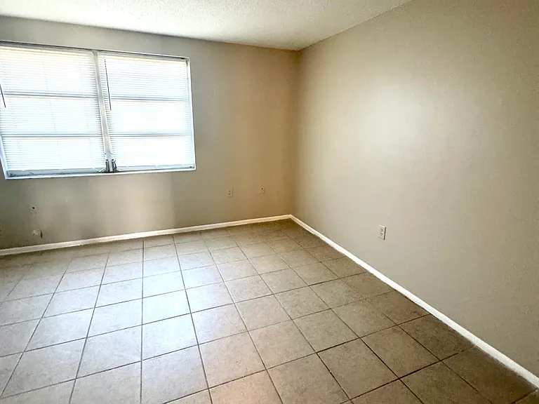 127 Avenida De Bahia #C — Photo 7