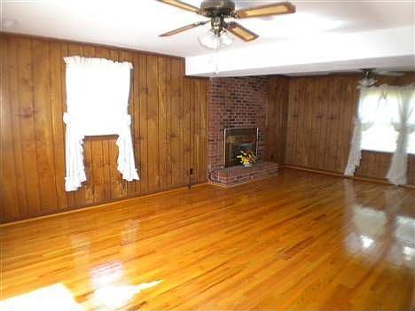 3rd image of 476 Cresthill Dr