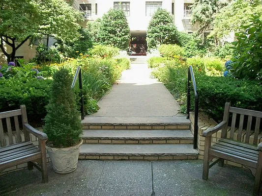 Sold by Manhattan Network Inc. | media 8