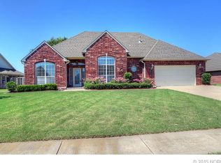 8057 Vintage Trace Dr, Claremore, OK 74019