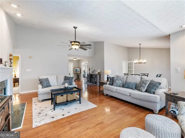 6650 Lake Run Dr, Flowery Branch, GA 30542