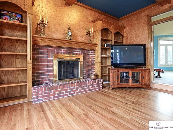 3rd image of 16716 Leavenworth Cir