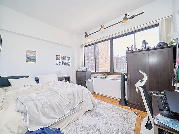 4th image of 159 E 30th St #9BB