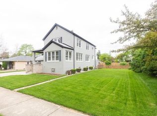 9434 Congress Park Ave, Brookfield, IL 60513