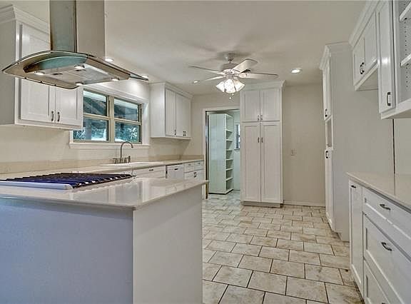 3rd image of 2515 Crestwood Pl