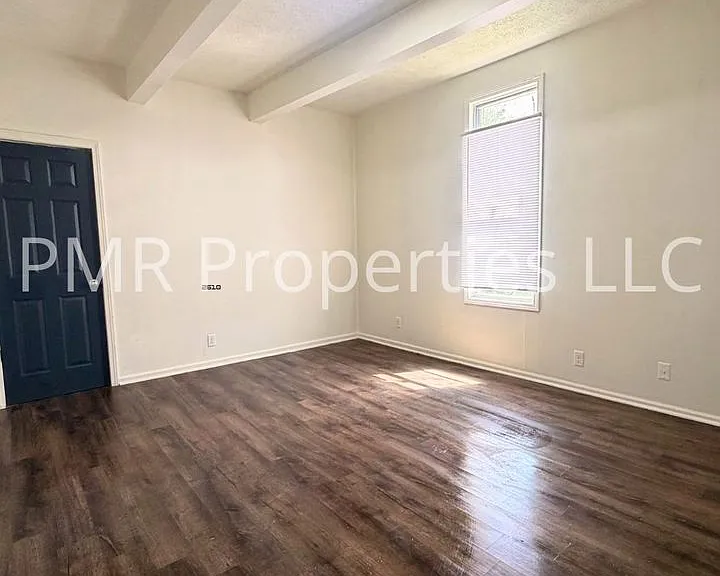 824 1st Ave — Photo 10