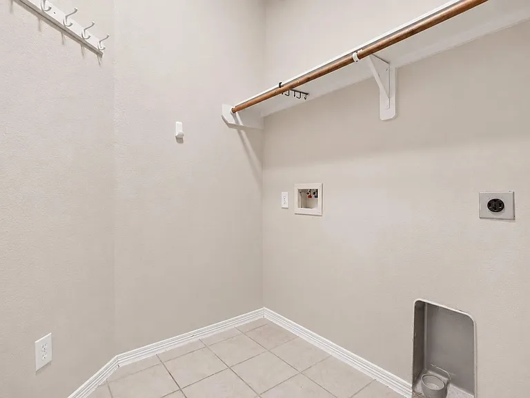 719 Levi Bnd — Photo 34