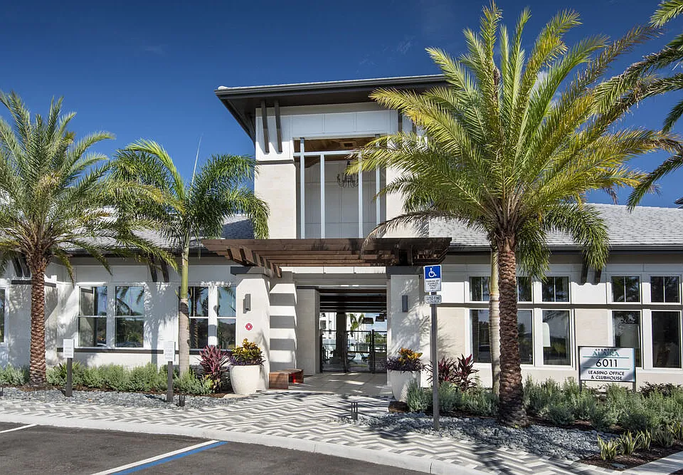Sur Lake Buena Vista apartments community photo