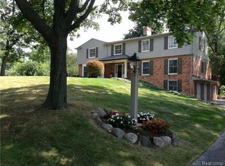 3665 Burning Tree Dr, Bloomfield Hills, MI 48302