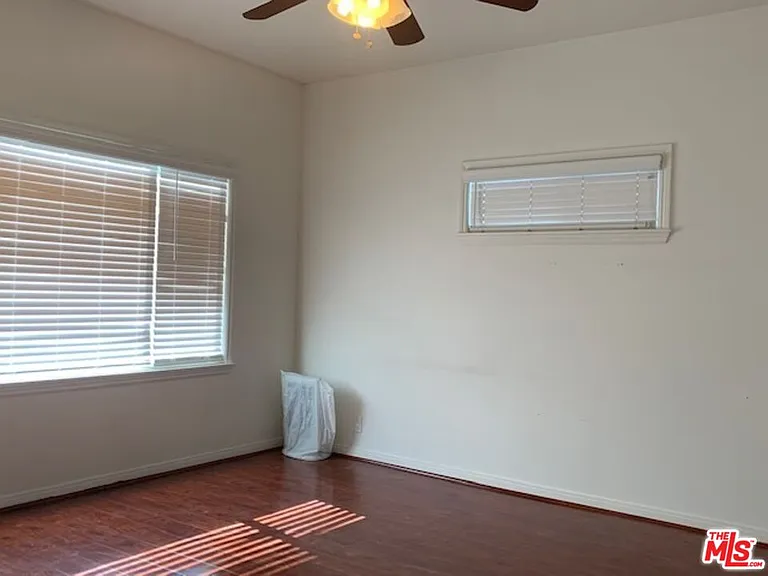 1305 W 37th Pl — Photo 6