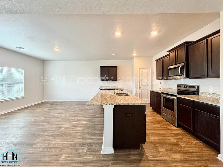 10950 Chippewa Trce — Photo 6