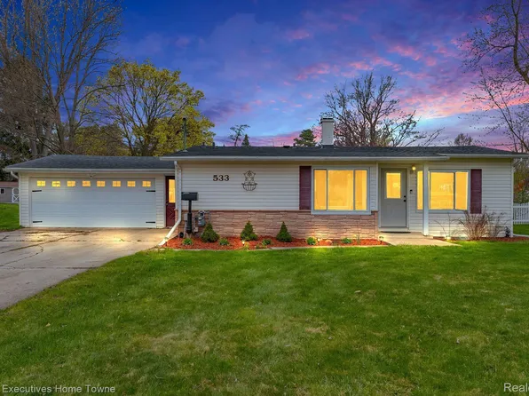 533 Rust Park Dr, Grand Blanc, MI 48439