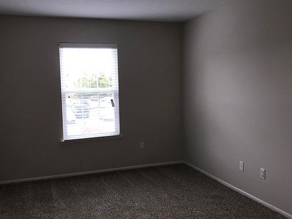 5th image of 8733 Oak Village Blvd