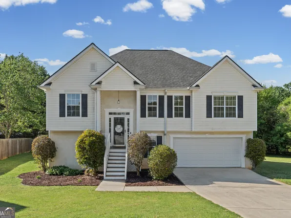 8 Kingsbrook Cv, Newnan, GA 30265
