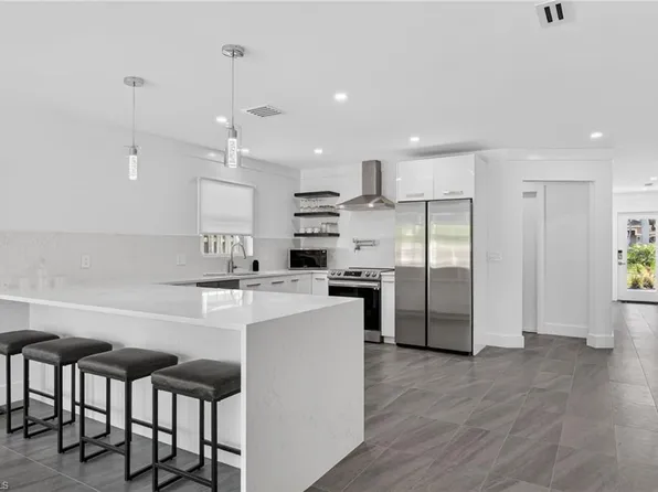 565 110th AVE N, NAPLES, FL 34108