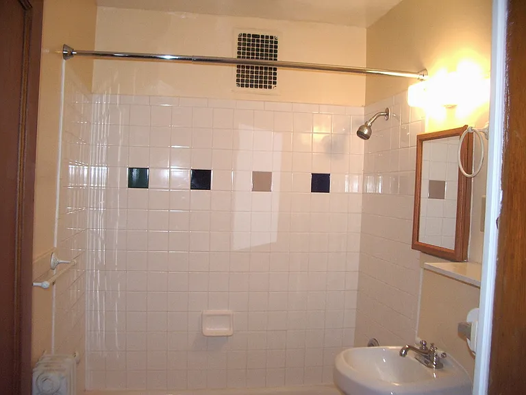 221 W Mercer St #102 — Photo 4