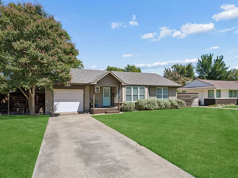 8618 Lockhaven Dr — Photo 2