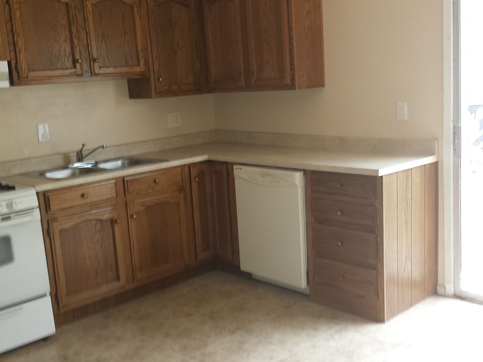2nd image of 437 S 74th Pl
