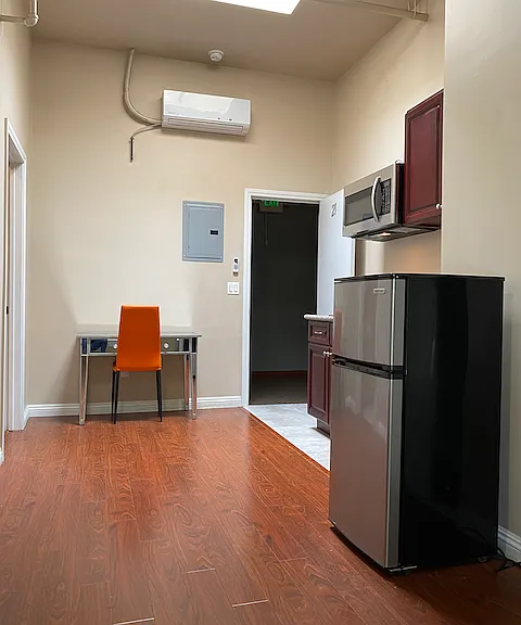 1030 E Green St #21 — Photo 2