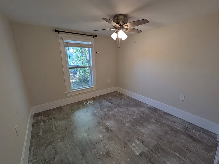 30 Woodrow Ave — Photo 11