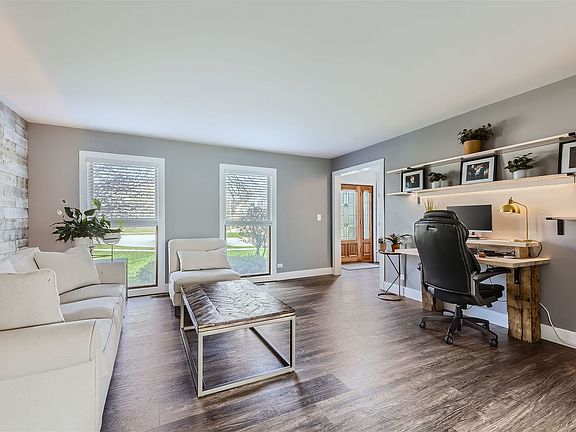 3rd image of 4952 Essington Ct