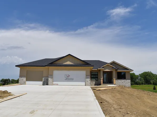 207 Pinewood Park, Jefferson, SD 57038