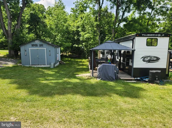 24 Neverglades, Falling Waters, WV 25419