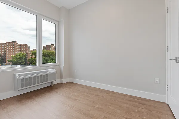 Rented by EXR | media 10