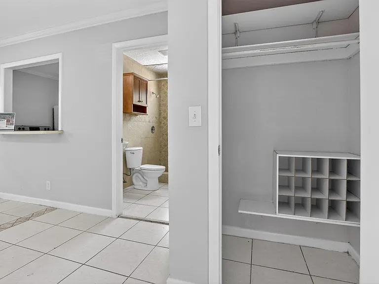 711 NE 14th St #STUDIO — Photo 11