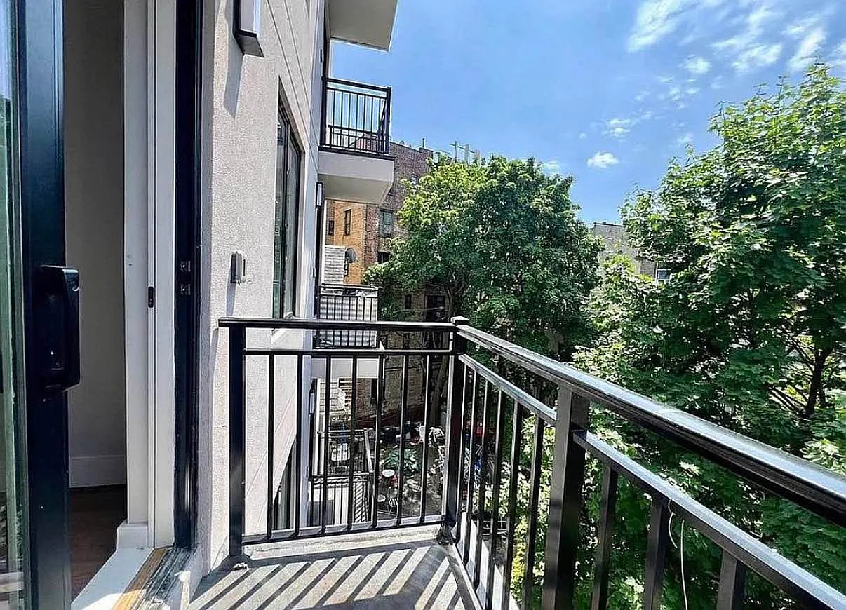680 East 21st Street — Photo 2