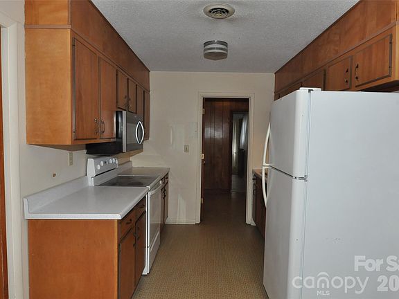 4th image of 558 Sunrise Blvd