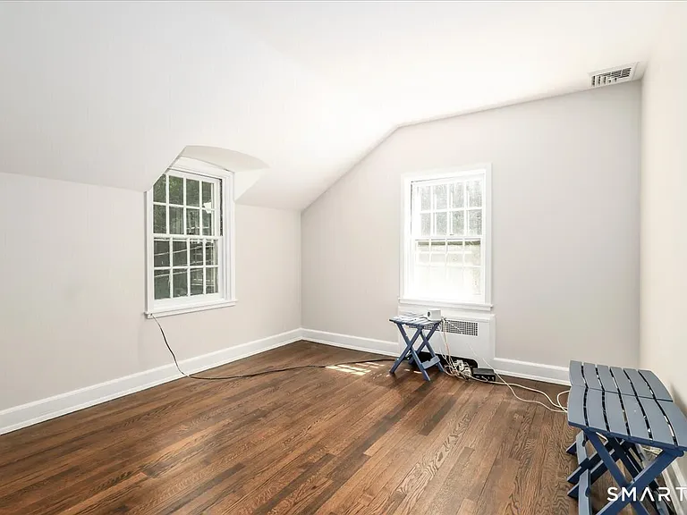 611 Westover Rd — Photo 17